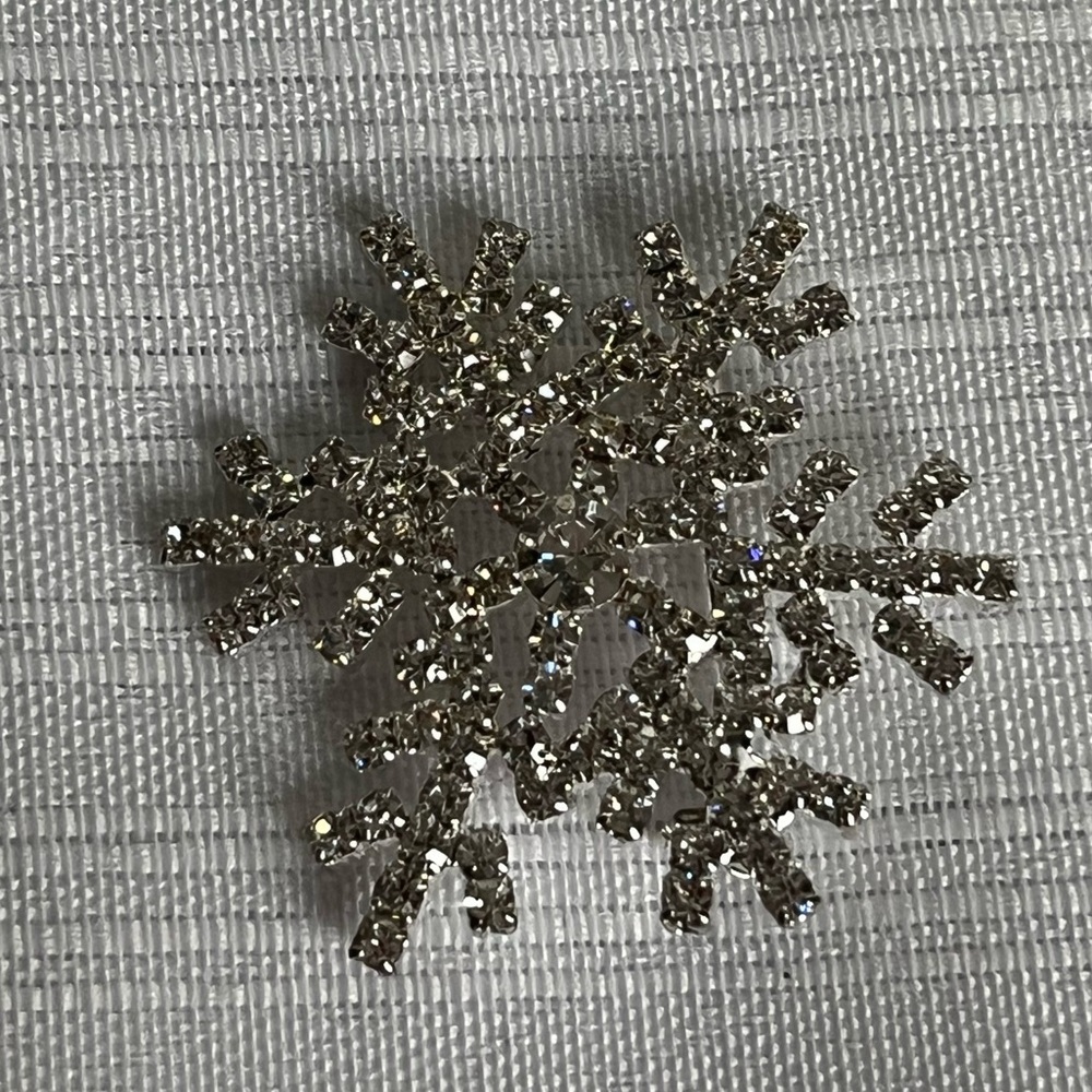 Sparkling Snowflake Brooch